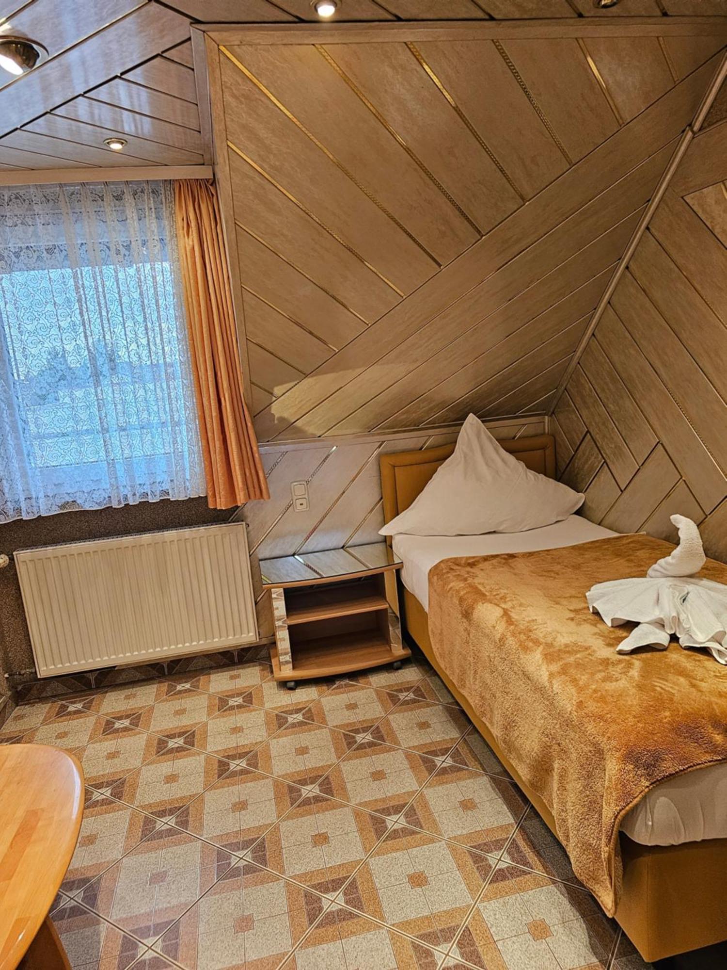Hotel Tenne Viernheim Bagian luar foto