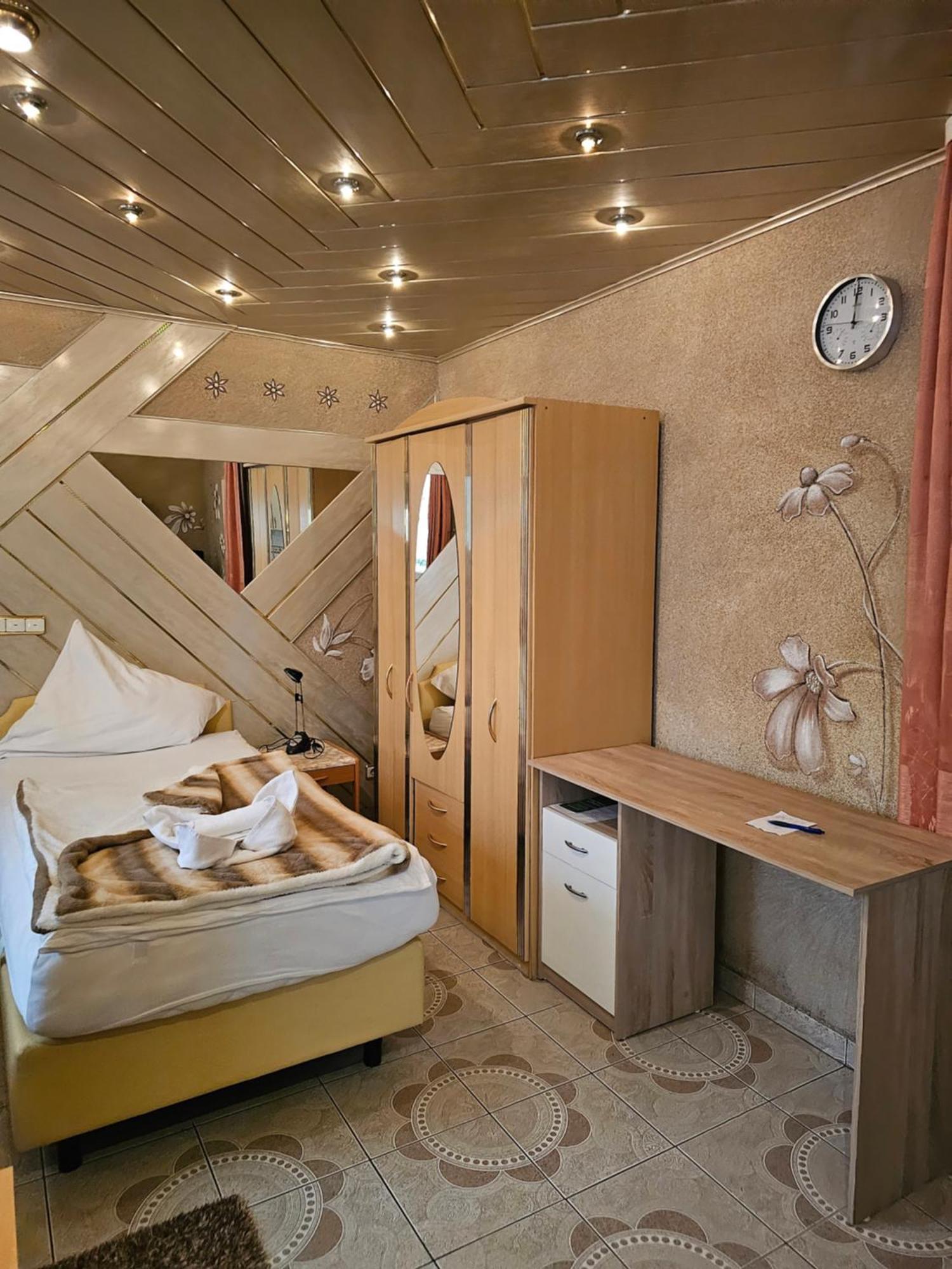Hotel Tenne Viernheim Bagian luar foto