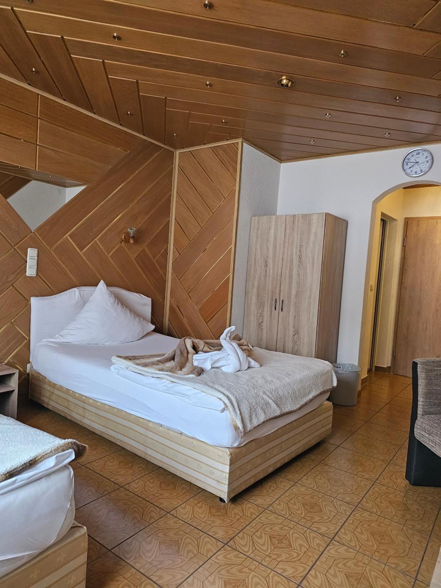 Hotel Tenne Viernheim Bagian luar foto